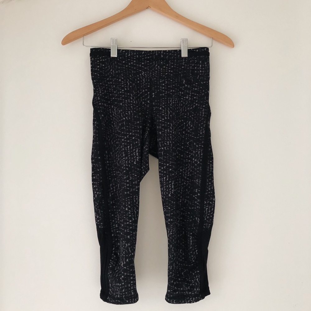 Lululemon Snake Print Black Cropped Leggings